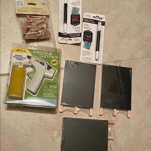 🍎TEACHER HELPERS Mini Glue Gun Pack with Black Chalkboards and Accessories NWT🍏